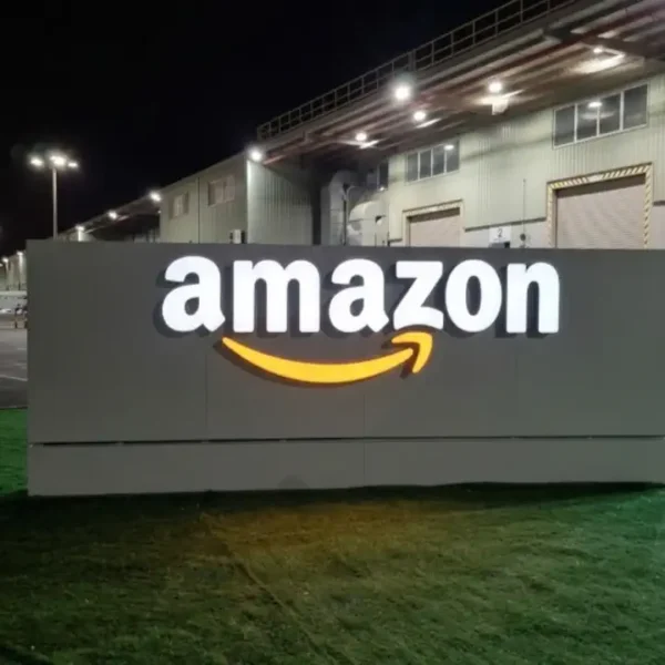 حروف ثلاثية الأبعاد من الأكريليك مع إضاءة LED خلفية
